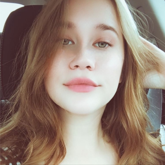 Meet your Posher, Bree - Picture 1 of 1